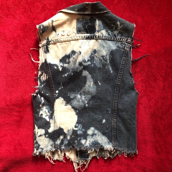 Vintage Levi’s distressed vest - Picture 2 of 9